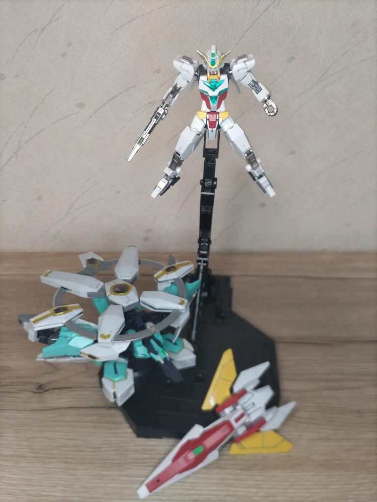 ネタが少ないためネプテイトアーマー買いました。別売りバックパックも合わせて。個人的にはこのアーマーが一番好きかな。戦闘力ないけど。コアの盾も全体的に白寄り。