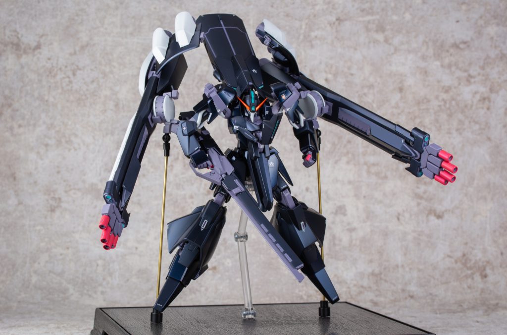 特に大型バインダーはレジンの塊でかなりの重量があるため支柱の位置やドラムフレームへの固定方法などでかなり悩まされました。