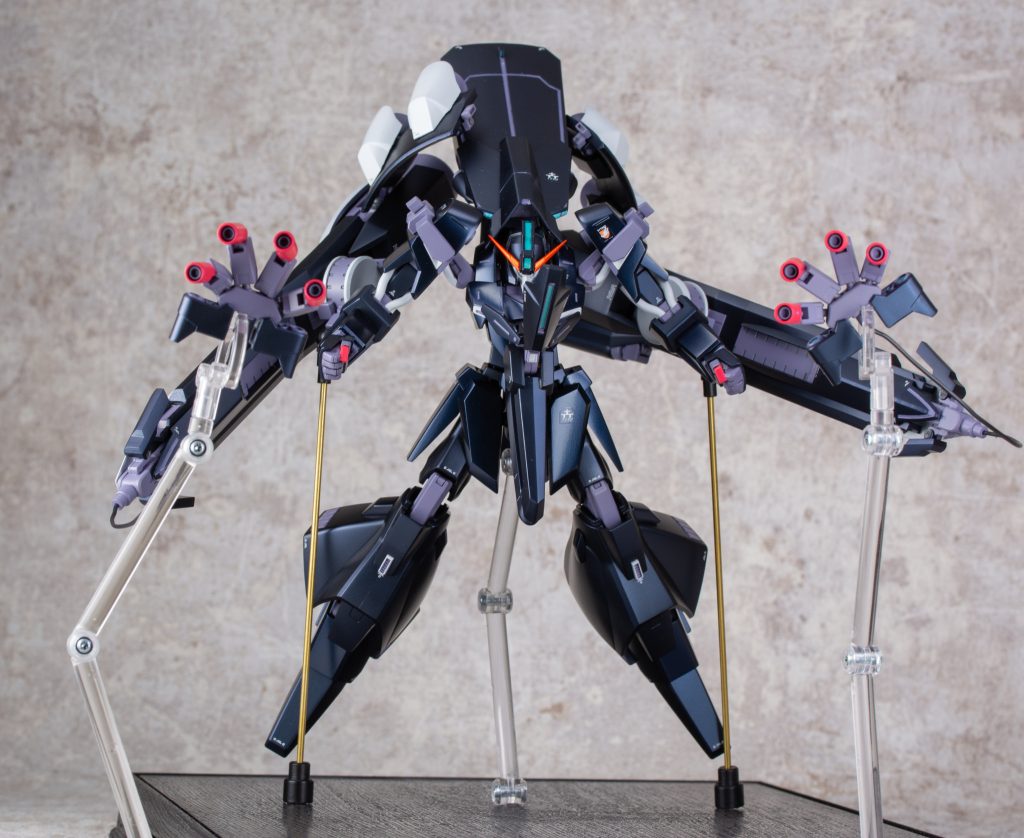 サイコガンダムの掌部を彷彿とさせる遠隔式大型ビーム砲は指の可動とリード線による射出機構を再現しています。