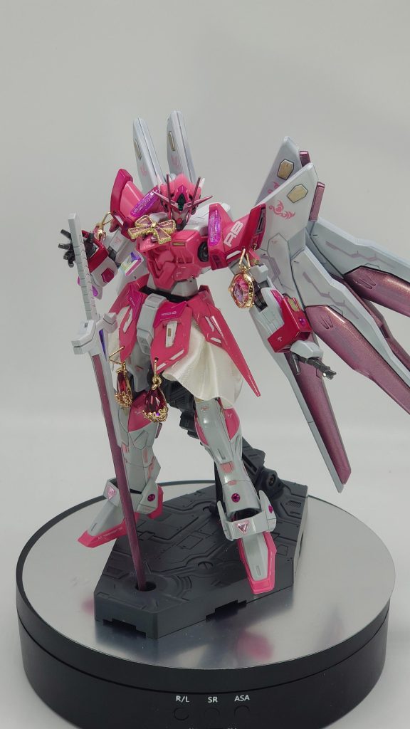 正面全身です。今回もキラキラした見た目にしてみました。かっこよさと綺麗さが両立できているといいなと思います。