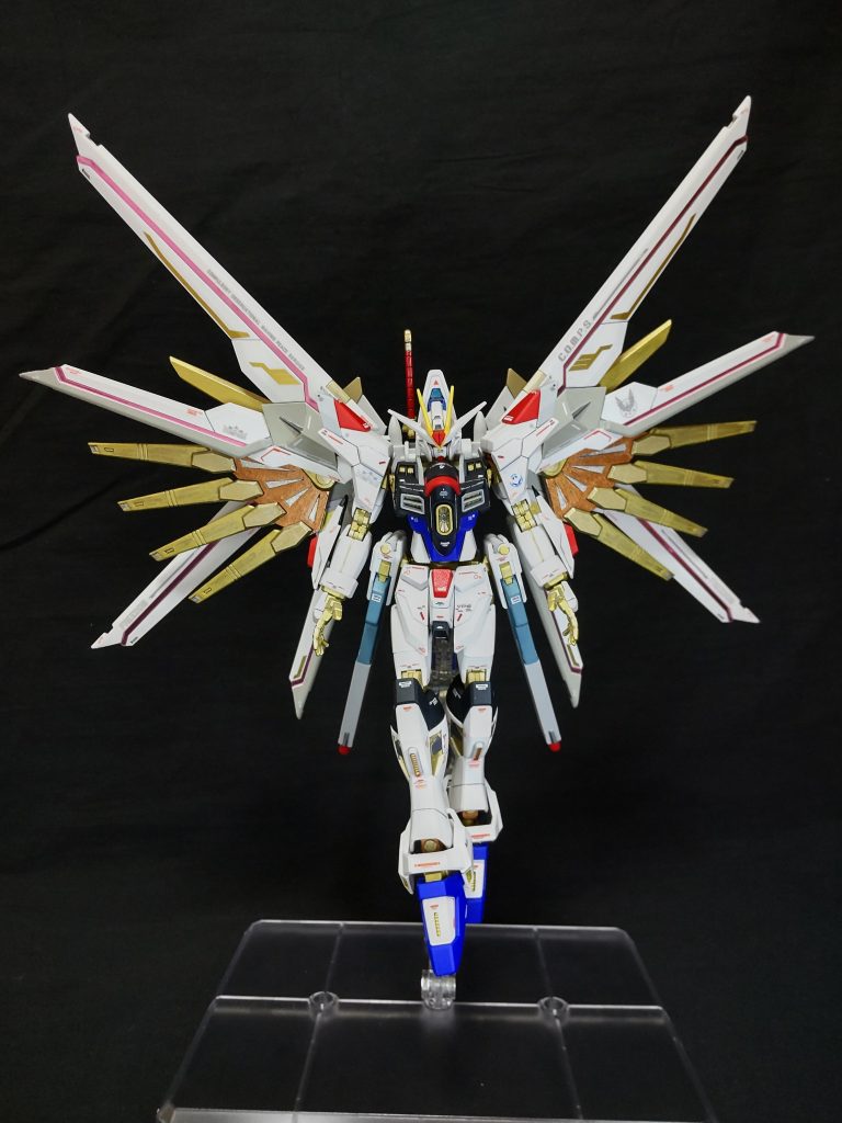 「Meteor」が流れての登場、劇中で一番印象に残るシーンですね😃。フリーダムは、どの作品も登場シーンが印象的です。