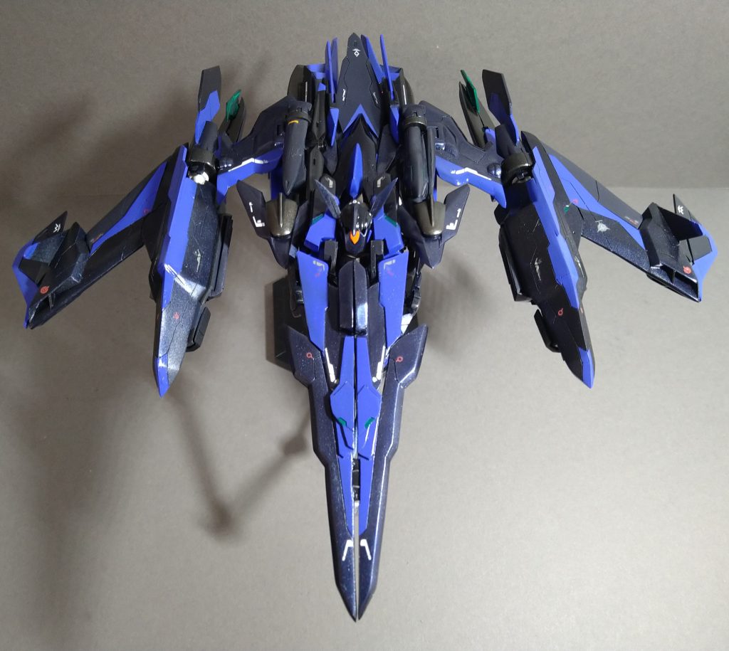 全武装装備状態となります。かなりボリュームが増して制作が終わった時には元のブレイヴよりかなり重くなっていました。(笑)