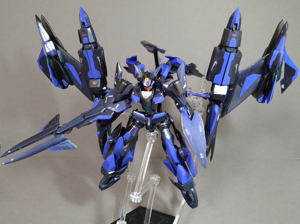 バトロイド時の姿になります。主要と背部に付け足しただけですが更に重々しい感じになった気がします。