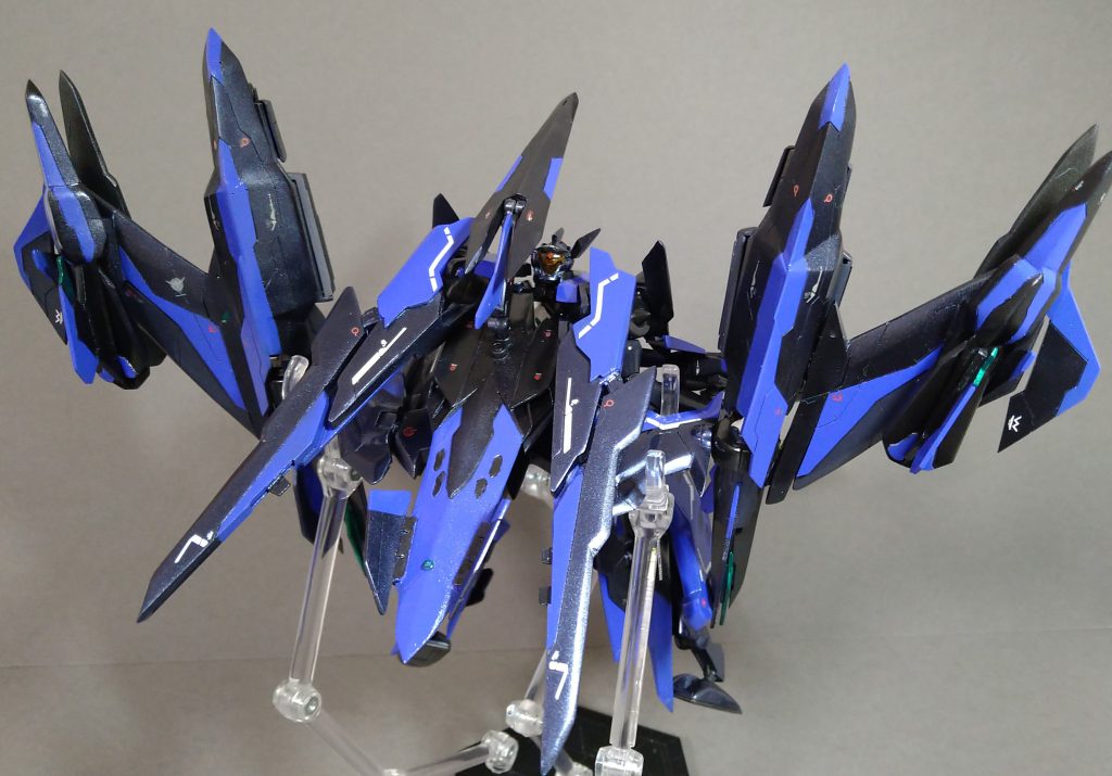 後姿になります。ゴーストにもミサイルが搭載されておりライフルを展開するとマイクロミサイルによる攻撃を行えます。