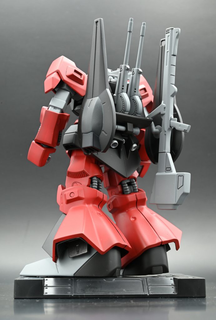 20年以上 前のキットなのか、関節の稼働域がせまい!狭すぎる!(笑)