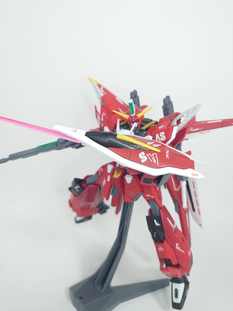シールド今回のセイバーの近接武器は殆どがジャスティスを踏襲しています。シールドにはビーム刃が出るように改造