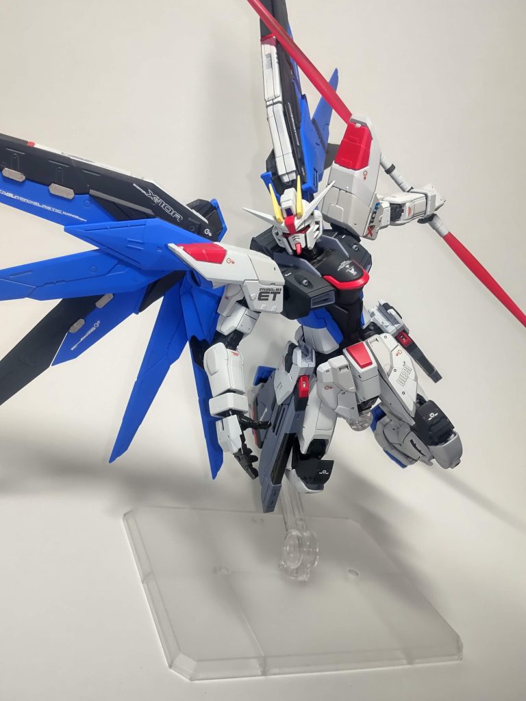 SEED最終決戦イメージポーズアンビデクストラスハルバードモード用にもう1本サーベルを作っています。