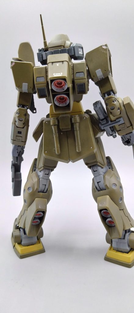 左腕にハンドガン装備