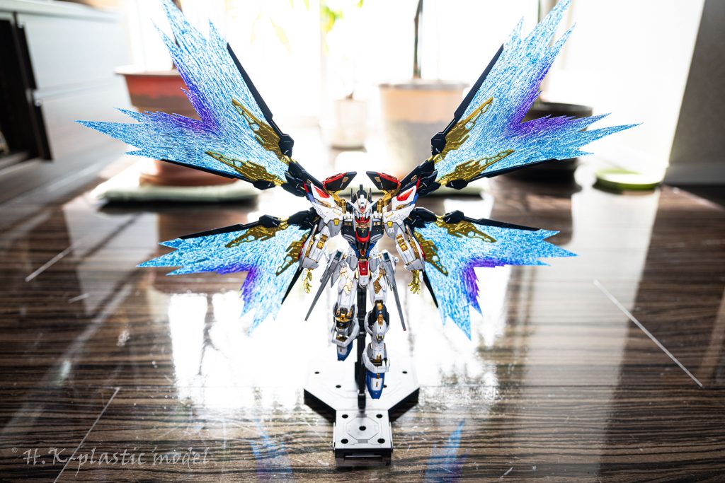 ストフリは一番好きなMSなので最後までワクワク楽しみながら製作できました!!次は自作の光の翼を取り付けてみたいと思います!!最後までご覧いただきありがとうございました!
