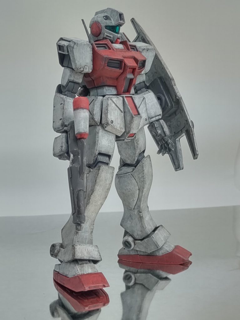 別角度。武器がどう見ても水鉄砲。肩口のアンテナは、どうやっても刺さらず悪戦苦闘してたら折れました。瞬着リカバリー。それにしてもこの作風、写真が難しいです。塗装のディテール潰さずに撮ると、寄って撮っているのと相まって実物より汚れて見える。かと言ってディテール潰しては、筆で塗った意味ないジレンマ。