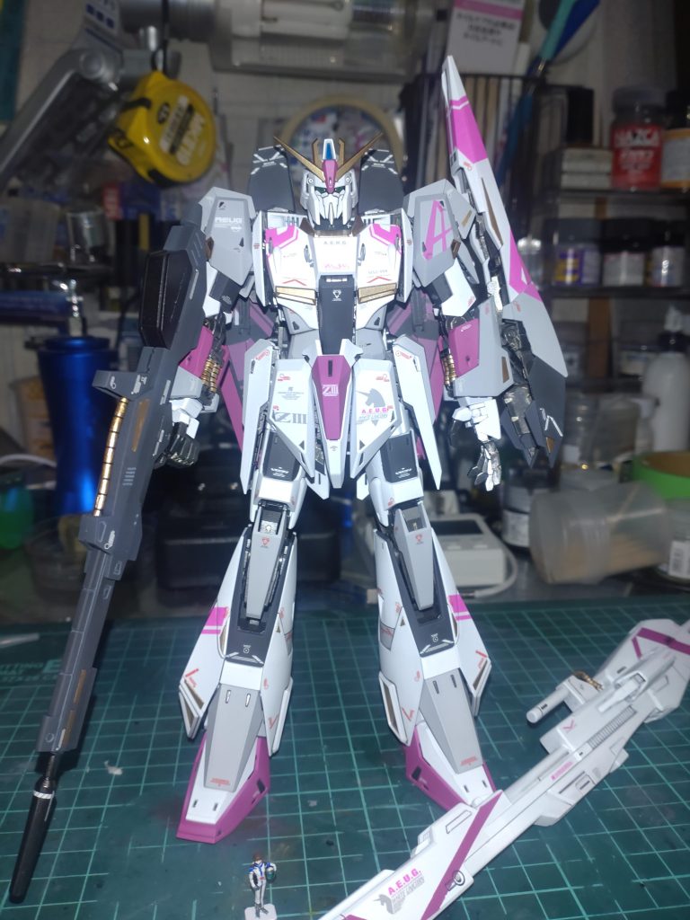 背景がゴチャゴチャしてすみません!ハイパーメガランチャーは初代ＭＧの物を塗り直した物で残念ながら構える事が出来ませんでした!