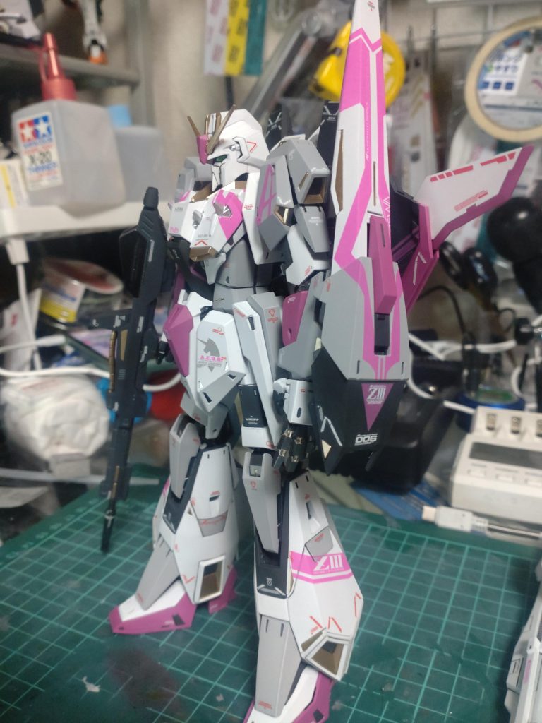 シールドを見ると各ピンクの色味の差が良く分かります。