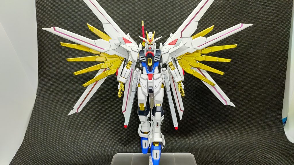 マイフリの、おそらく最も印象的なこのシーン。半ば自動的に「Meteor」のイントロが脳内に流れるまでがワンセットです。肩の人影を幻視せよ。