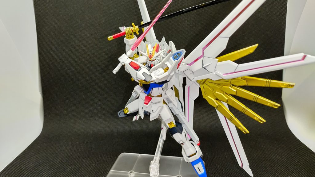 フツノミタマとビームサーベルで斬りかかるところ。個人的にはマイフリチェスト、と。