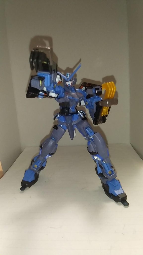 「プルソンモード」腕部のクローを展開し、つま先のアーマーシュナイダーを展開した姿。百獣の王の如く大暴れする