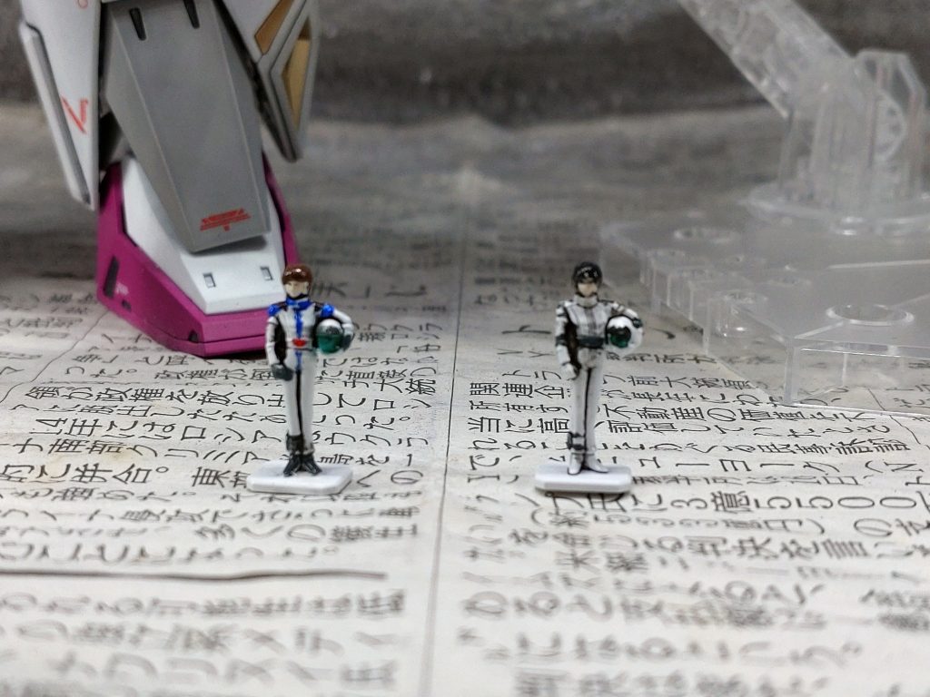 3号機とパイロットのツーショットです、これがしたかった!最後までご覧いただきありがとうございます!(塗装ブースじゃなくちゃんとした撮影ブースが欲しいなぁ～!)