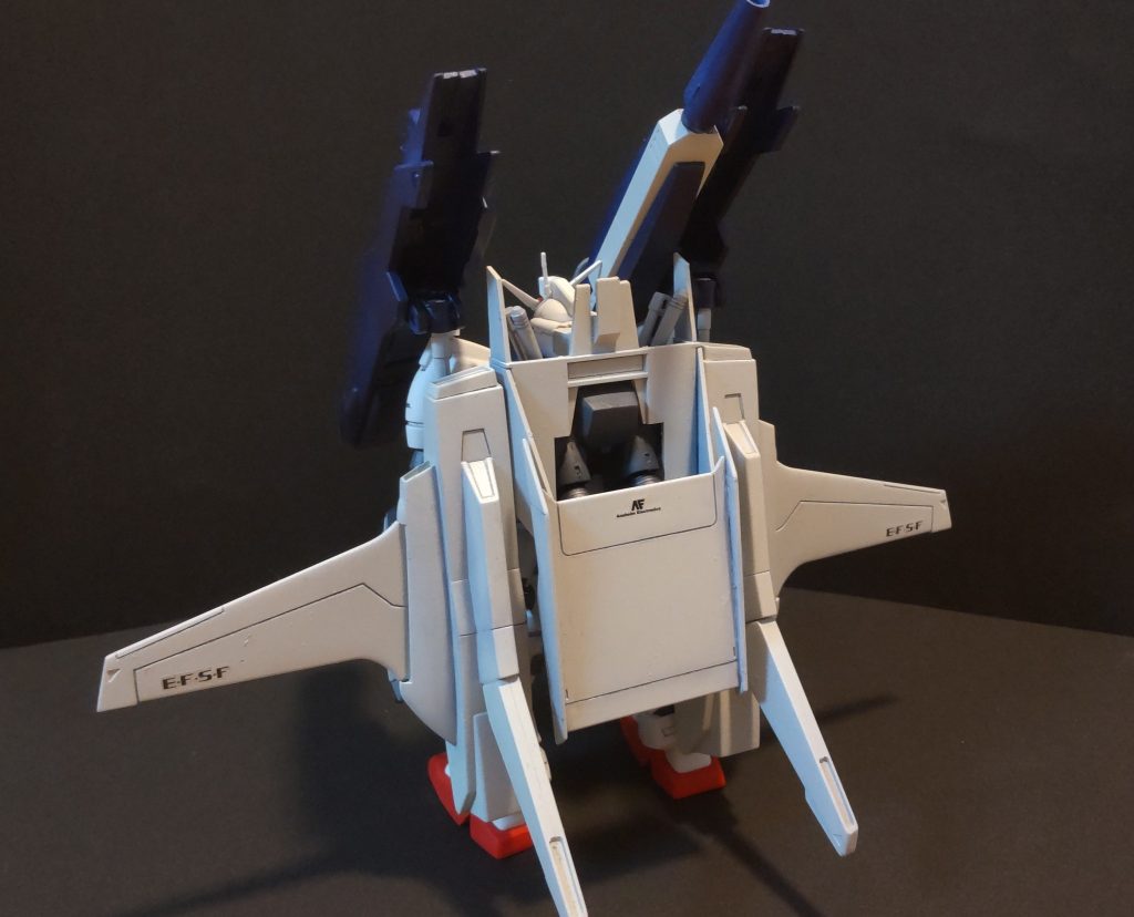 バックショット。さり気なくアナハイムエレクトロニクスロゴ。