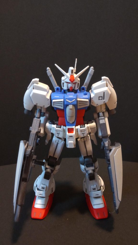 Gディフェンサー取ったところ。ビームライフルは右がMK-Ⅱ、左がGP-01。それにMK-Ⅱのシールドの下の部分を接着。強襲仕様、ディフェンサーを脱いだ後の接近戦を想定した武器にしてます。