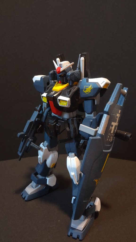 プロトタイプMK-Ⅱ。しばらくぶりに作ったガンプラだったので子供の頃の技術しかありません笑。Tスリーシールはヘイズルのものを後からつけました。