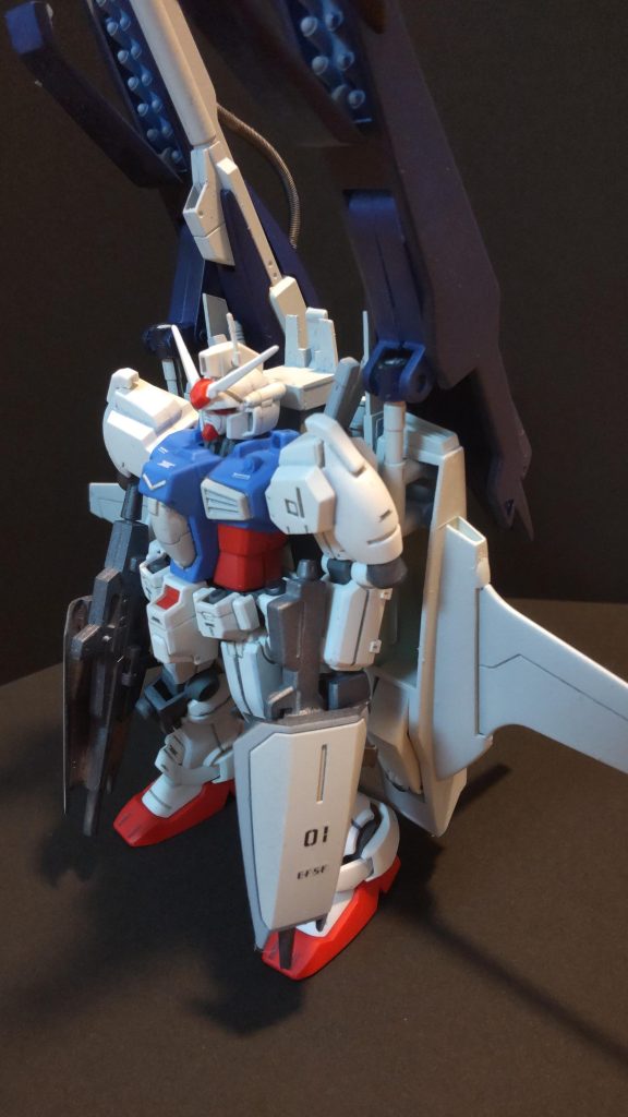 ウェポン開放。膝アーマーを肩に付けバーニアもつけてるので肩がサイサリスっぽいニュアンスになってます。