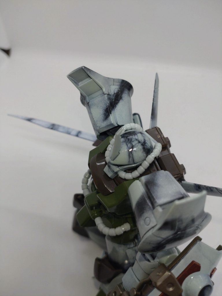 個人的に好きなパーツは右足の甲とヘルメットです。ここが特に上手く塗装できたと思います✨