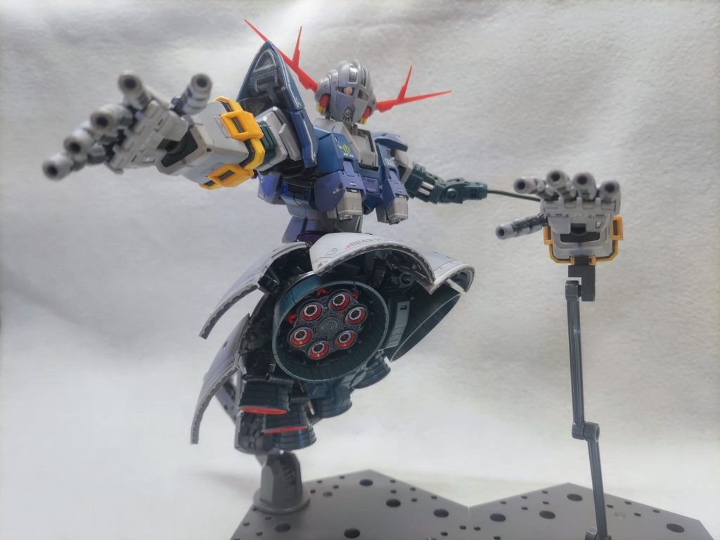 RGはパーツポロリが多くあまり動かせないイメージでしたが、このキットはほぼポロリが無く可動もすごいです。アドバンスドMSジョイントがマニュピレーターだけになってるおかげかな。何より作っていて楽しい！