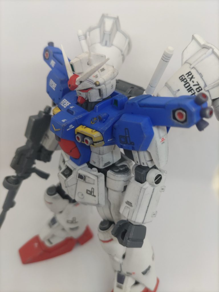 デカールはGP系専用を中心に適当に少し追加。軽くエッジだけ汚そうと思ってたのですが強めになっちゃいました。