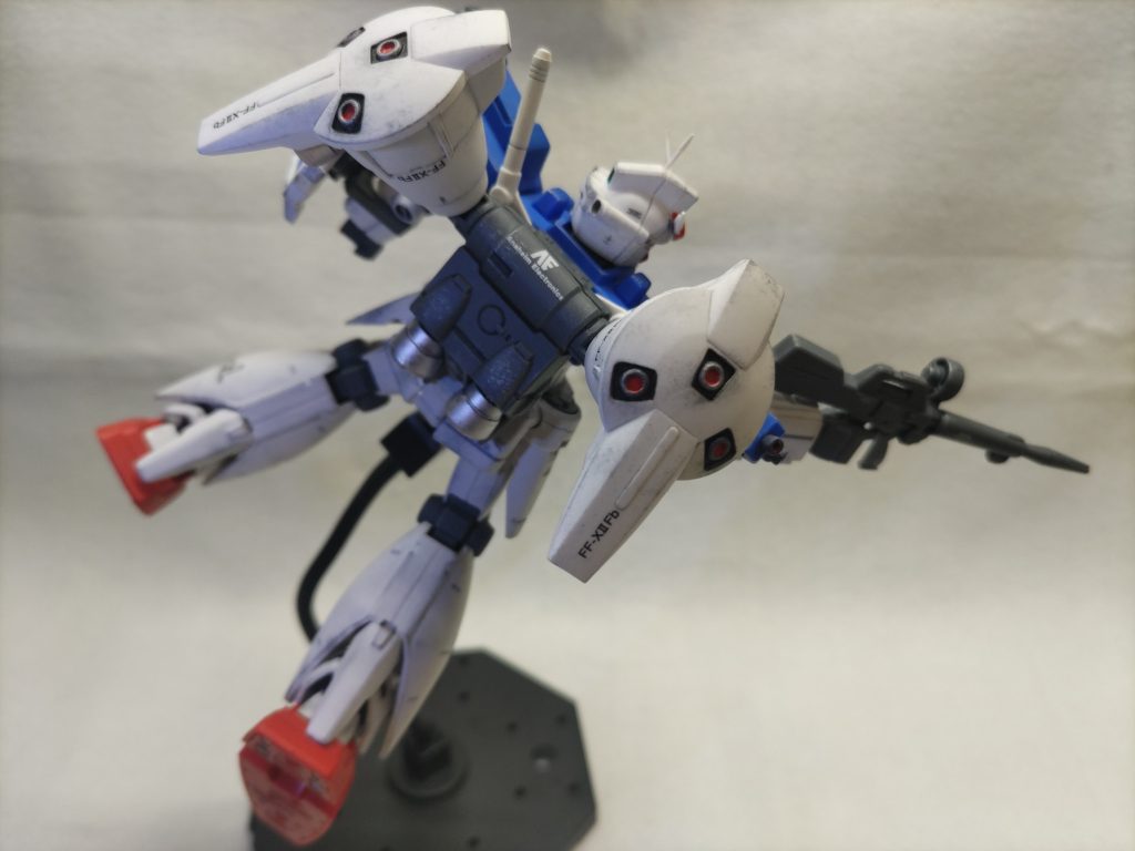 ユニバーサルポッドのアポジモーター塗り分けも大変だった…。