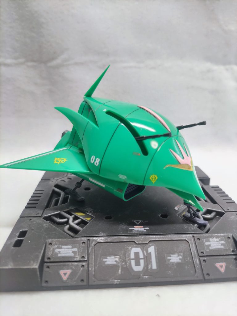 駐機ユニットは選択で接着式なんですがネオジム磁石で脱着式にしました。メガ粒子砲はそのままだとグラグラで固定できないので中に紙を挟んで固定できるように改造。