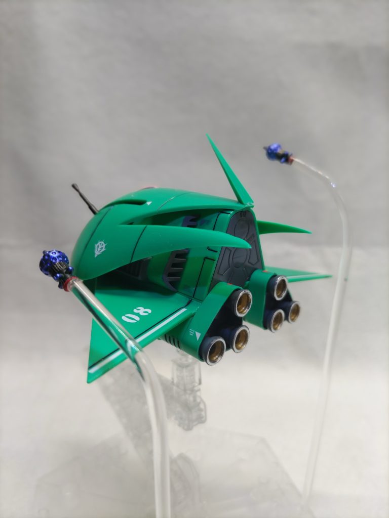 バーニアはゴールドでアクセントに。初めてタミヤのソフトプラ材使いましたが手で好きなように曲げられるし3mm穴にピッタリはまるし素晴らしい。