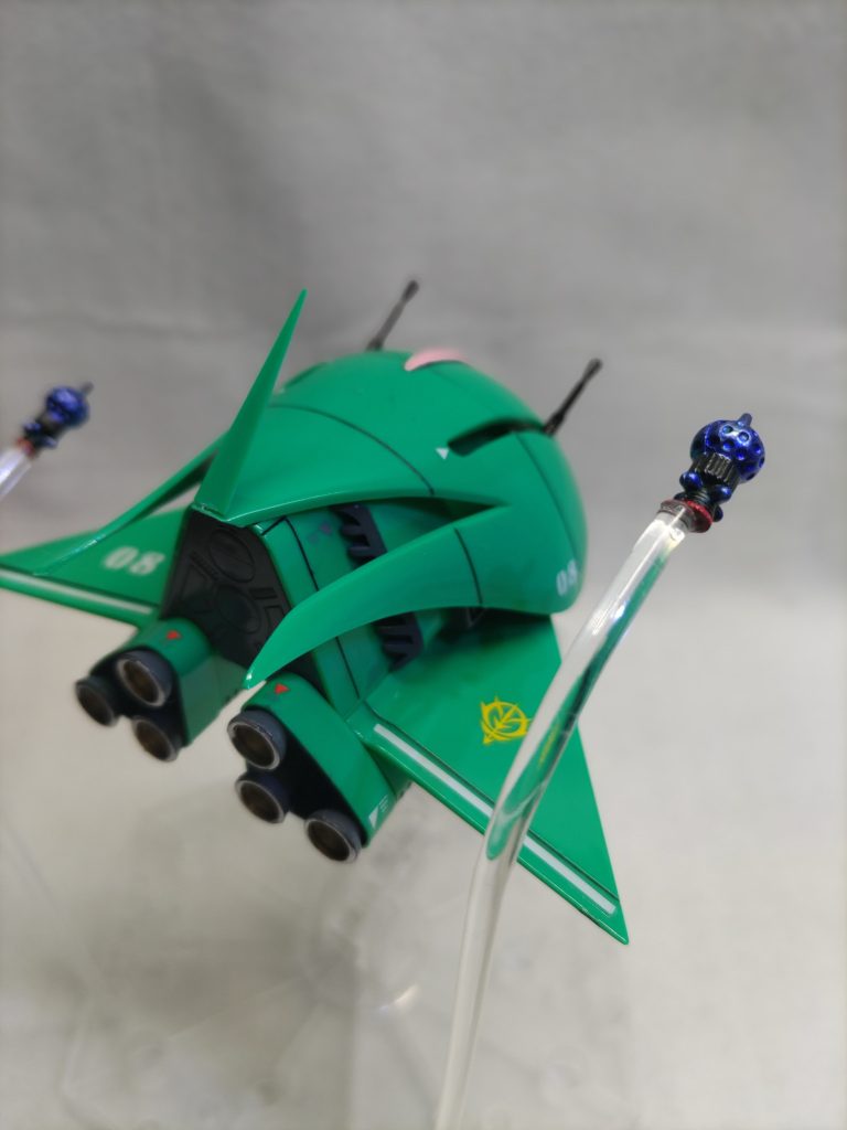 ビットは10個付属するのですが2個だけ塗装。ちょっと色足りないですがこれが限界(zaku-kao3)