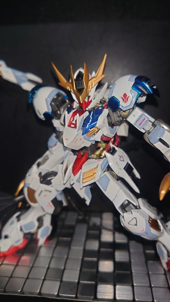 リモコンを使った電飾、ディテールアップ、スタイル変更、プラ板による成型など、いろいろ勉強となった作品となりました。