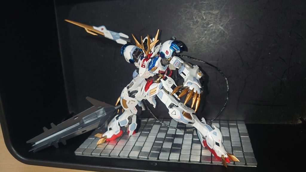 実のところグレーの部分は、思うように色を作れず、当初自分がイメージした姿と違いますが、これはこれでありかなと。