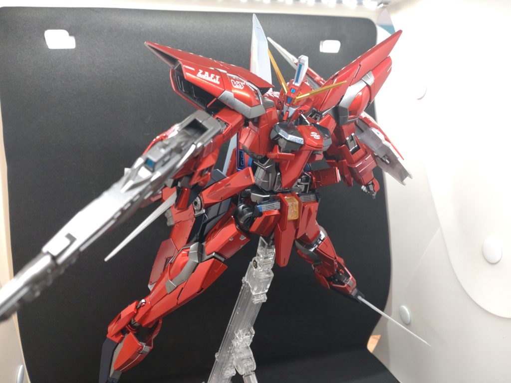 変形のためか、肩周りの可動が独特です。左肩の付け根を破損したのでポージングには苦労しましたです