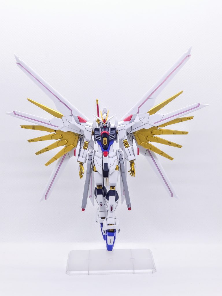 プラウドディフェンダーの翼はジョイントを作成して、展開した時に作中のイメージに近くなるようにしました。