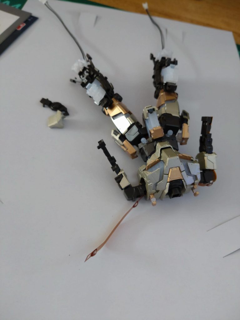 初のLEDハーネスを入れ込むキットて皆様の投稿にある断線の恐怖にドキドキしてました