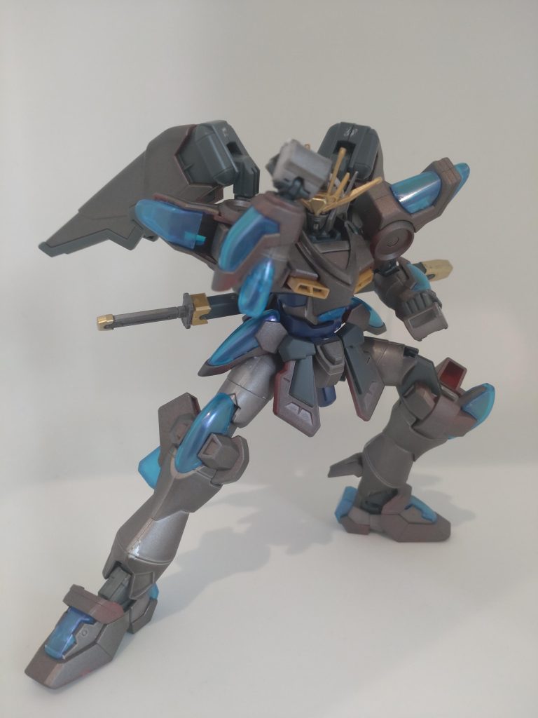 説明書にありました主役機のようです　拳法？やってるみたいですね