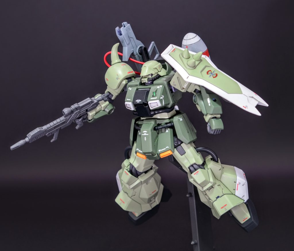 試作機である本機は標準装備のライフルをギャンのものから流用