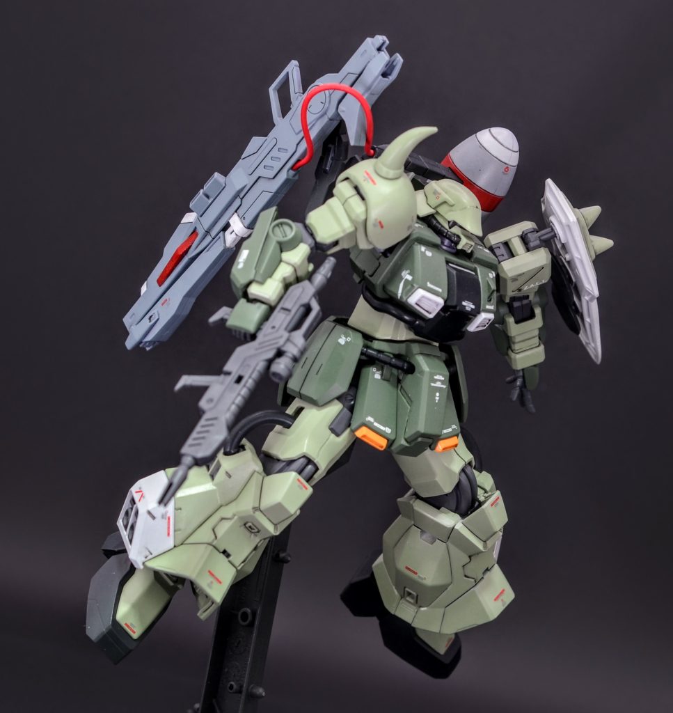 ハイザックウォーリア、発進！少数の先行試作機がブルーコスモス掃討部隊に配備され、ザフト機特有のモノアイに恐怖心を抱く心理的作用をねらったとかなんとか