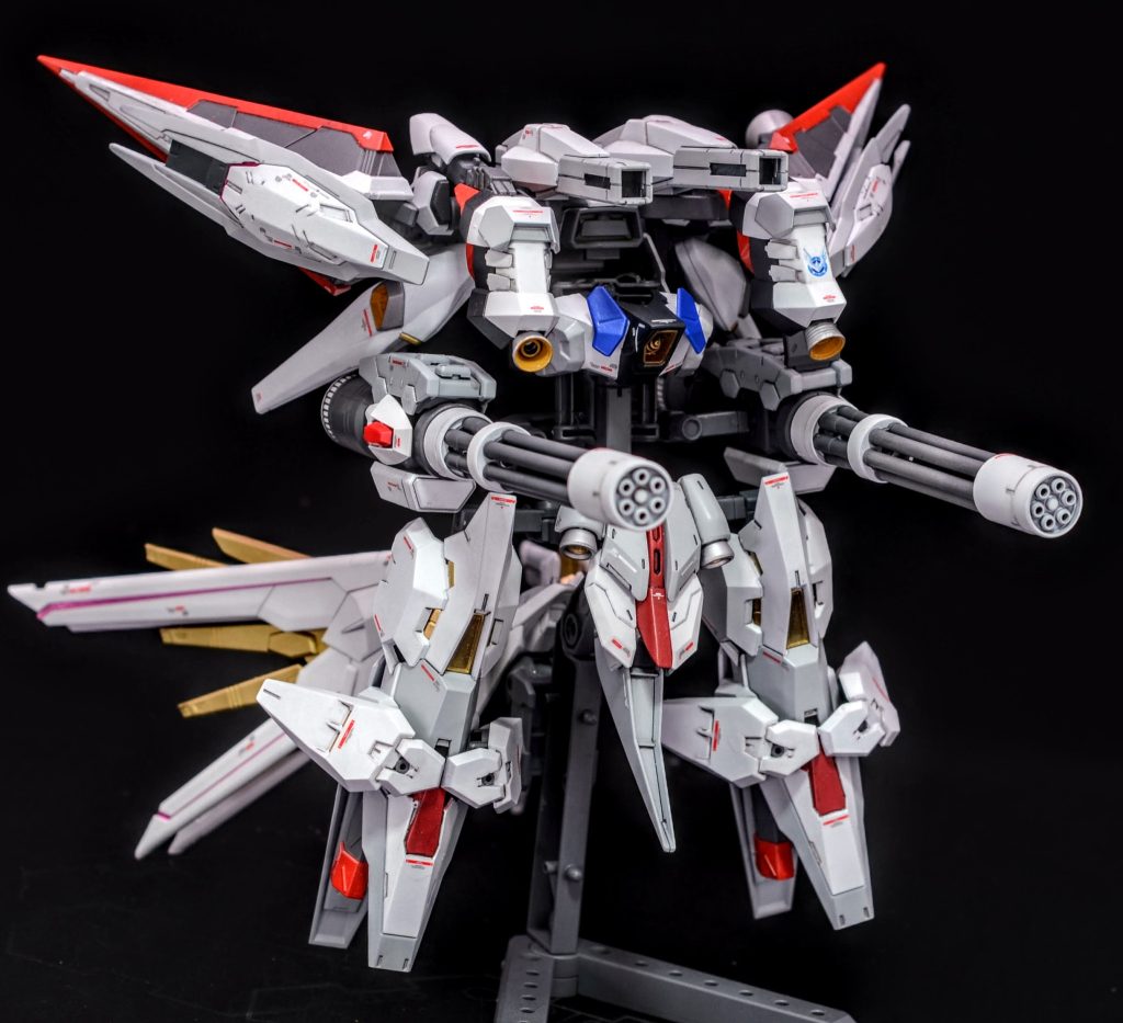 「 E.N.G.A.G.E」ユニットです肩部:バラエーナⅢ胸部:スーパーアグニ 両腕部:大型ビームガトリングガンで火力も強化しています改造に使用したパーツは水星やオルフェンズなどが多いです