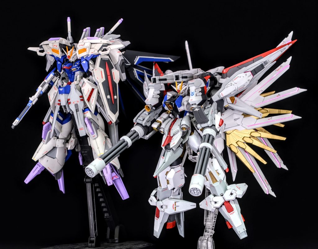 過去作のフルブラスト・ライジングフリーダムと並べてみましたフルブラストの方も大きかったですが今作のほうが一回り大きくなりました