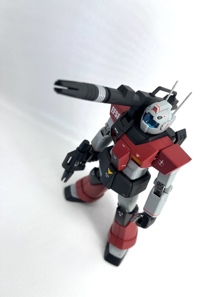 赤はあずき色、白は明灰白色にてトーンを落としました。