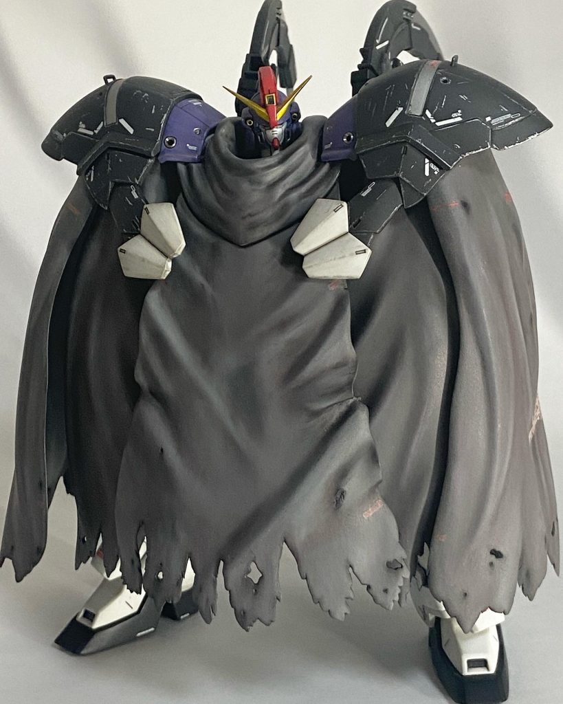 弾倉ベルト無しのマント装備。ベルトは接着してあるので、もうこの状態には戻せませんが…