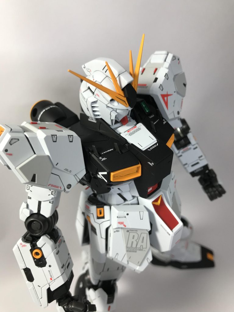 今回はレッドチップも挑戦しました。肩、膝、足首上、(膝、足首は一枚目の写真)にやりました。瞬着の扱いが下手くそなので、下地の侵食が怖くて別の接着剤で着けましたが、完成後にポロポロ取れて付け直してます。まだまだ未熟ですが、ここまで見ていただきありがとうございました😊