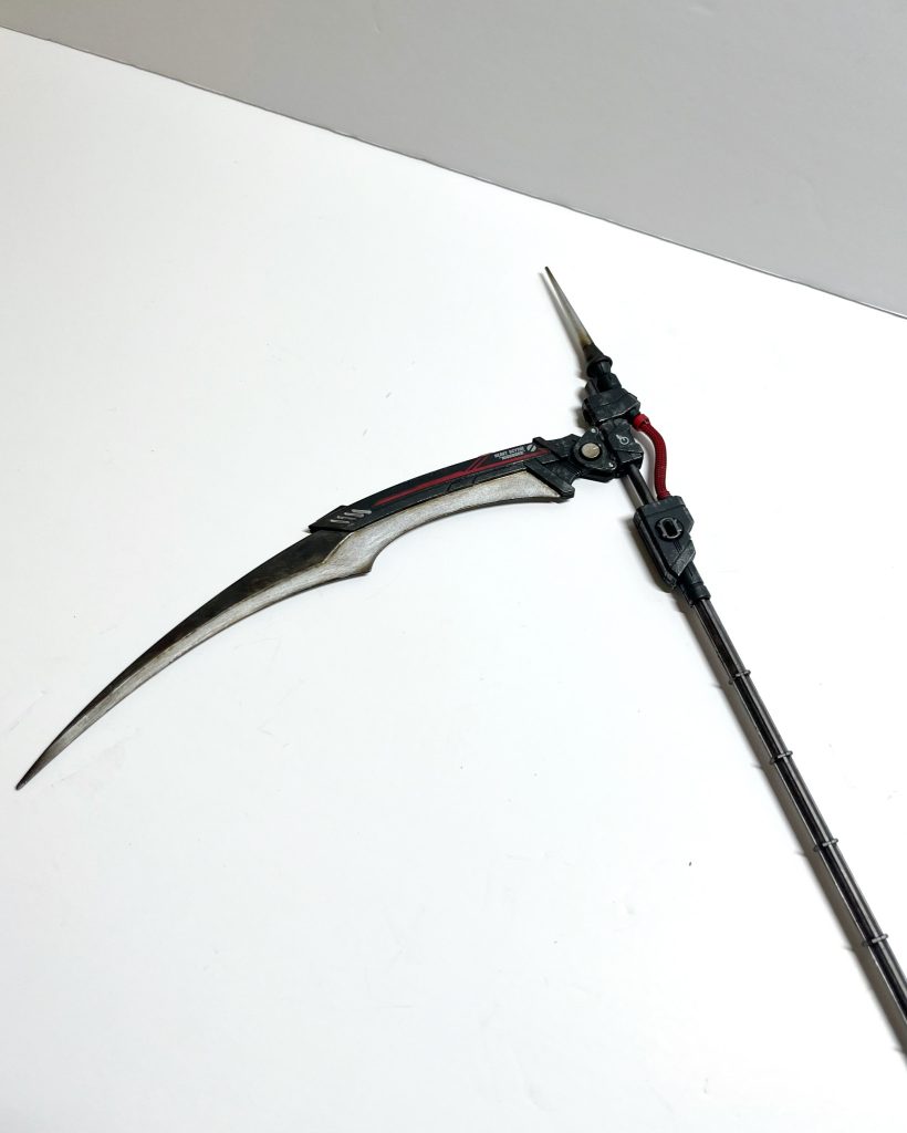 鎌の刃の部分にはシルバーと、焼鉄色+シルバーを混ぜた物で塗り分け、境目や細かい部分にサビ表現を入れてみました。