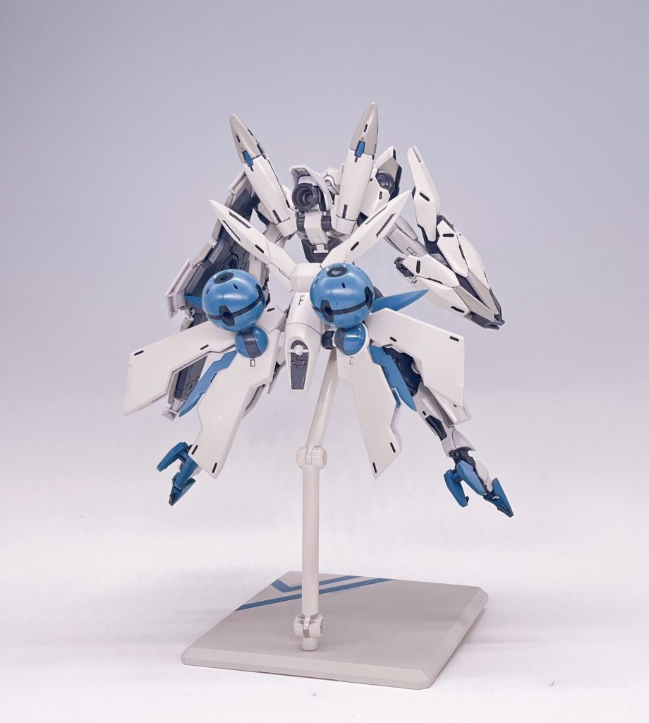 特殊戦仕様アンチドート、電子工作、妨害等目的とした装備 ミカエリスからビームブレイサー、ベギルペンデからシールド、背部アンチドートデバイスを装備ビームブレイサー、シールドがあるので通常戦闘も可能ちなみにブレイサー内部は塗り分けで再現してます