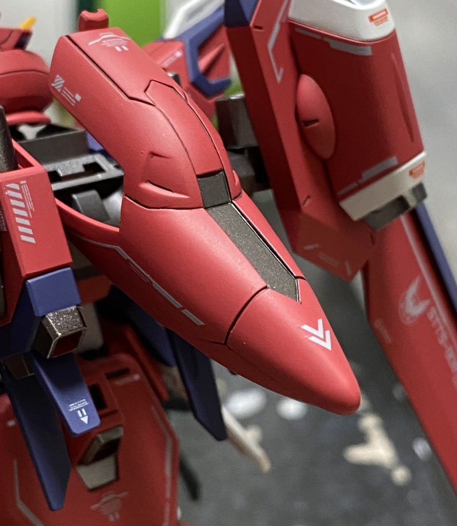 完成したら変形なんてさせないので、合わせ目は消しました。