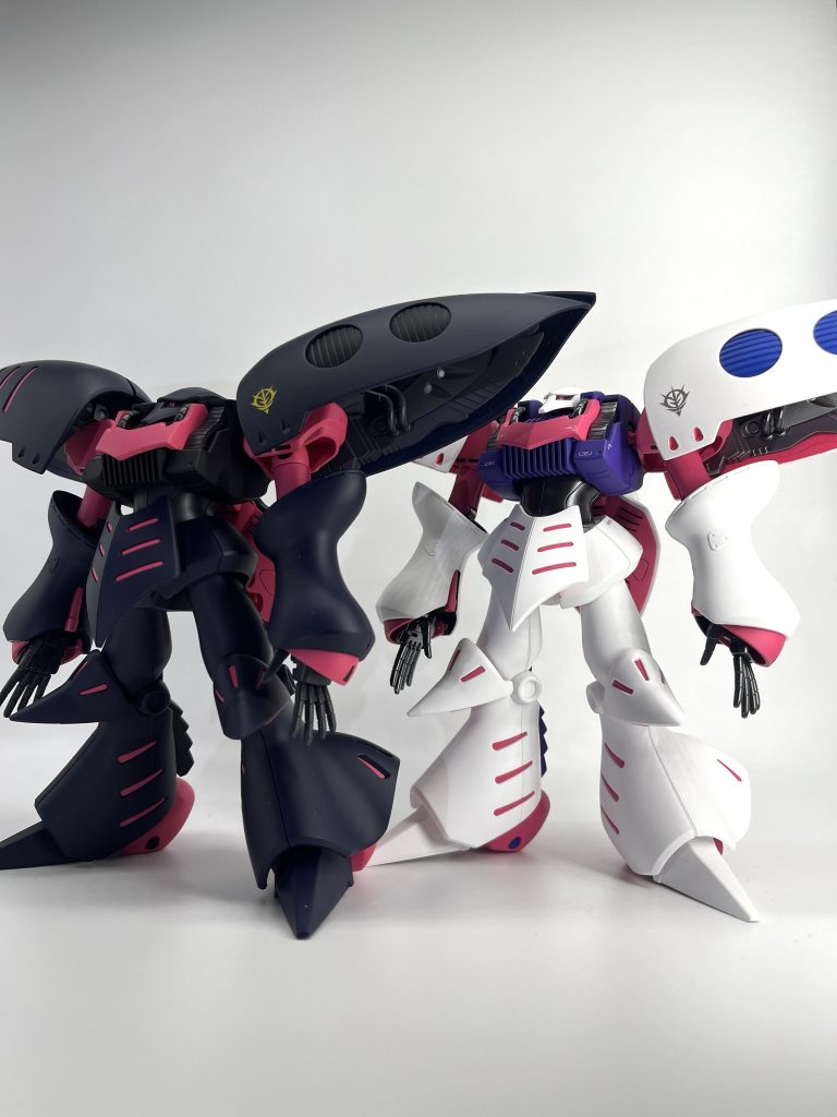 昔作ったキュベレイと。関節がフニャフニャになってました。 最後までご覧いただきありがとうございました😊 