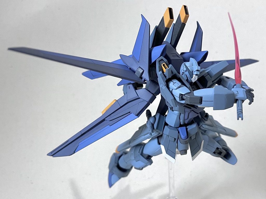 大気圏内を飛行する時は翼を横に展開します。 