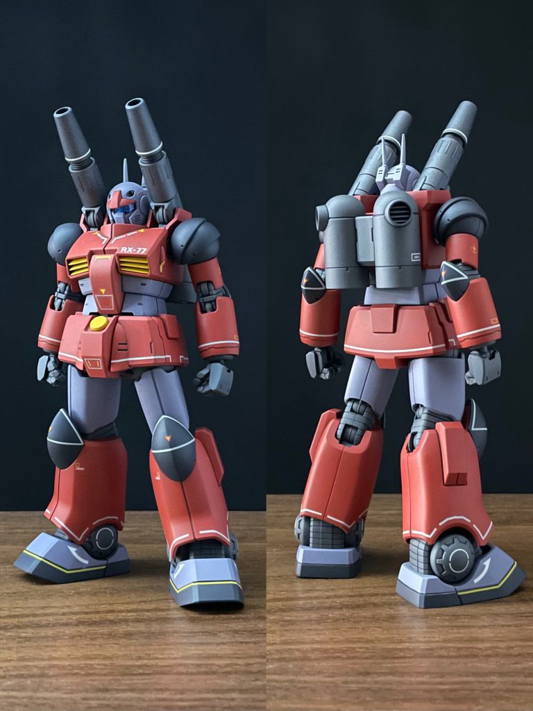 アンテナを少し細くし、肩の後ハメ加工と頭部と肩の合わせ目消しを行いました。握り手はビルドパーツに置き換えています。